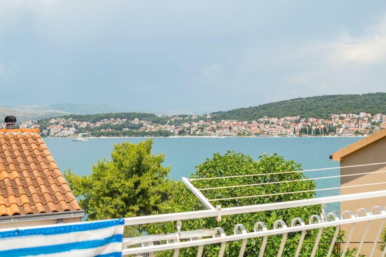 Apartment "On The Beach" Trogir Eksteriør billede