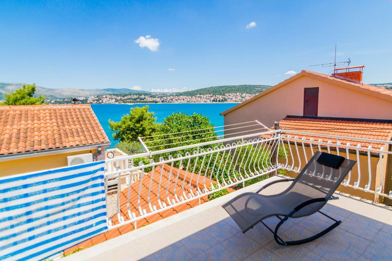 Apartment "On The Beach" Trogir Eksteriør billede
