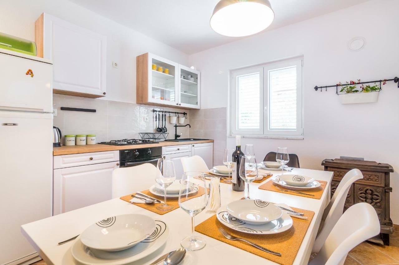 Apartment "On The Beach" Trogir Eksteriør billede