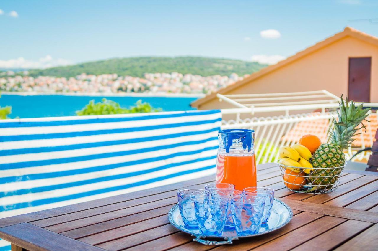 Apartment "On The Beach" Trogir Eksteriør billede