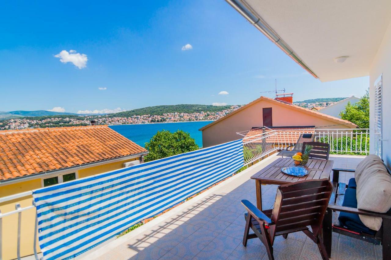Apartment "On The Beach" Trogir Eksteriør billede
