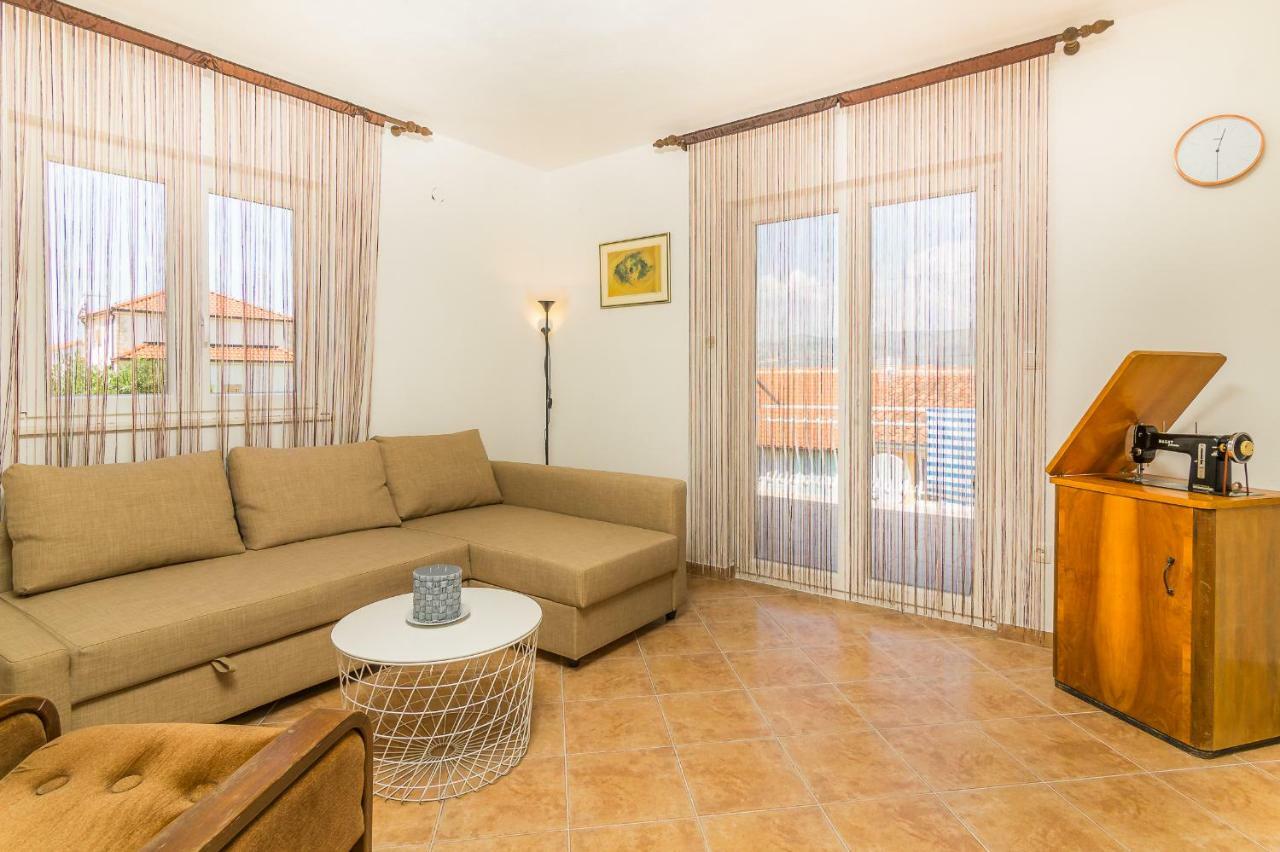 Apartment "On The Beach" Trogir Eksteriør billede
