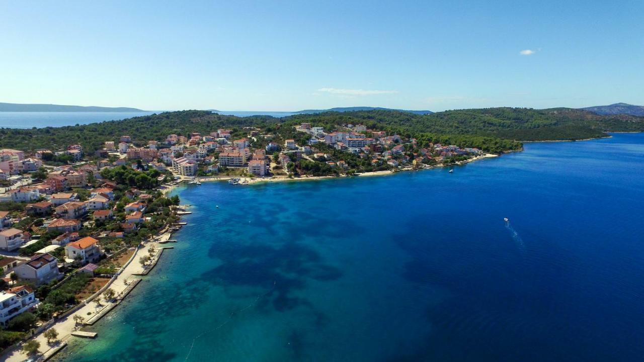 Apartment "On The Beach" Trogir Eksteriør billede